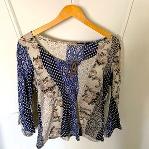 Vintage 70s bell sleeves patterned top